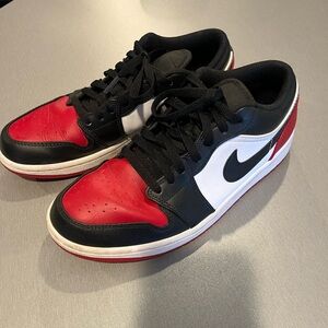 Air Force 1 Nike Men's Black, Red, and White Sneakers